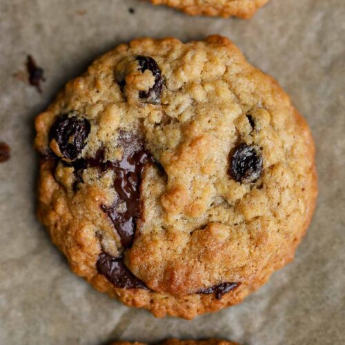 vegan oatmeal and raisin cookie