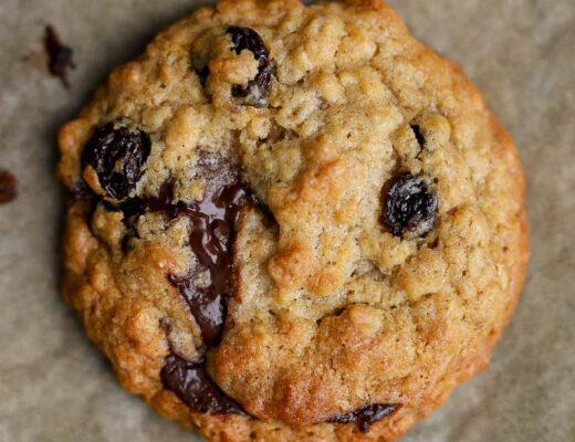 vegan oatmeal and raisin cookie