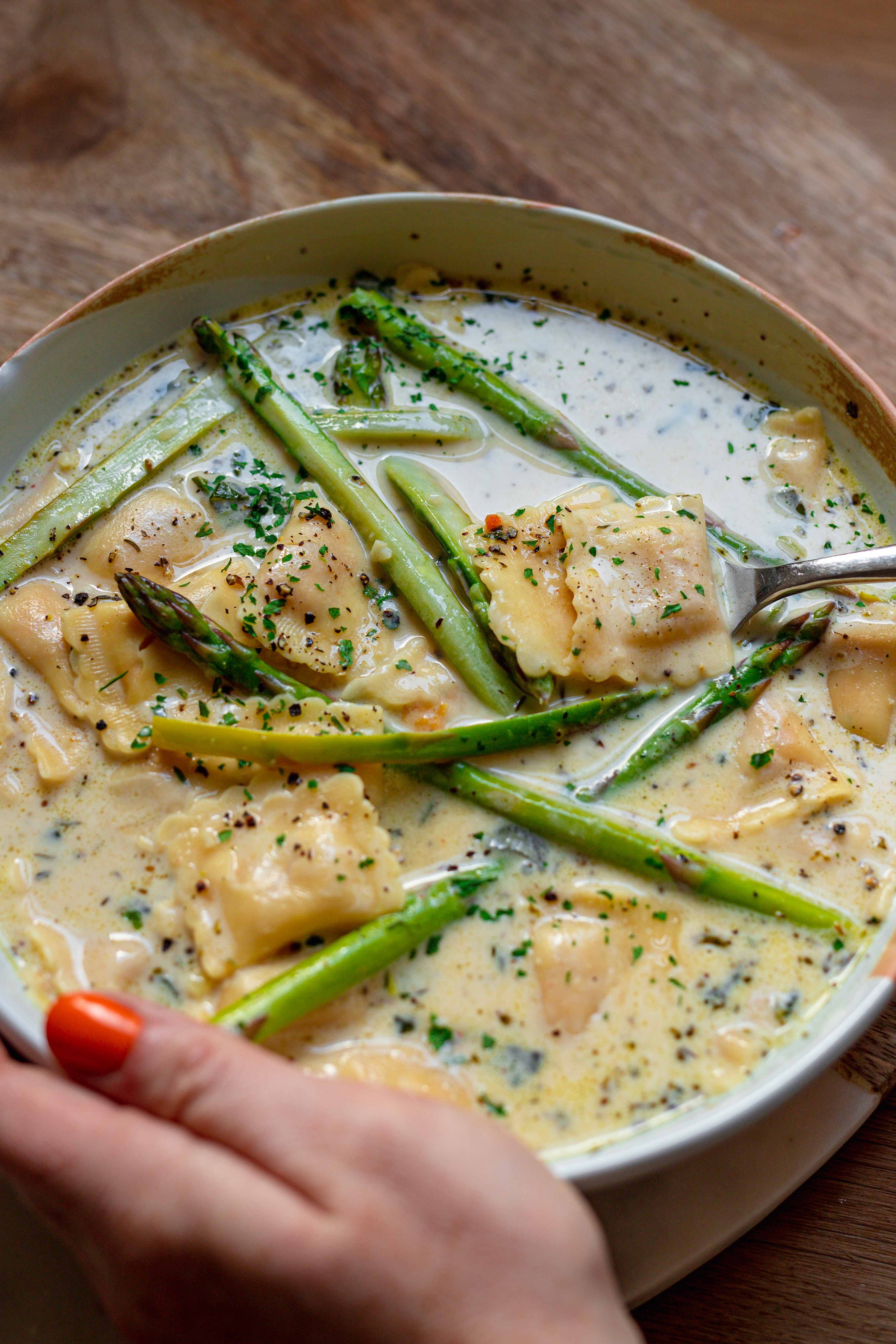 10-Minute Creamy Pesto Ravioli