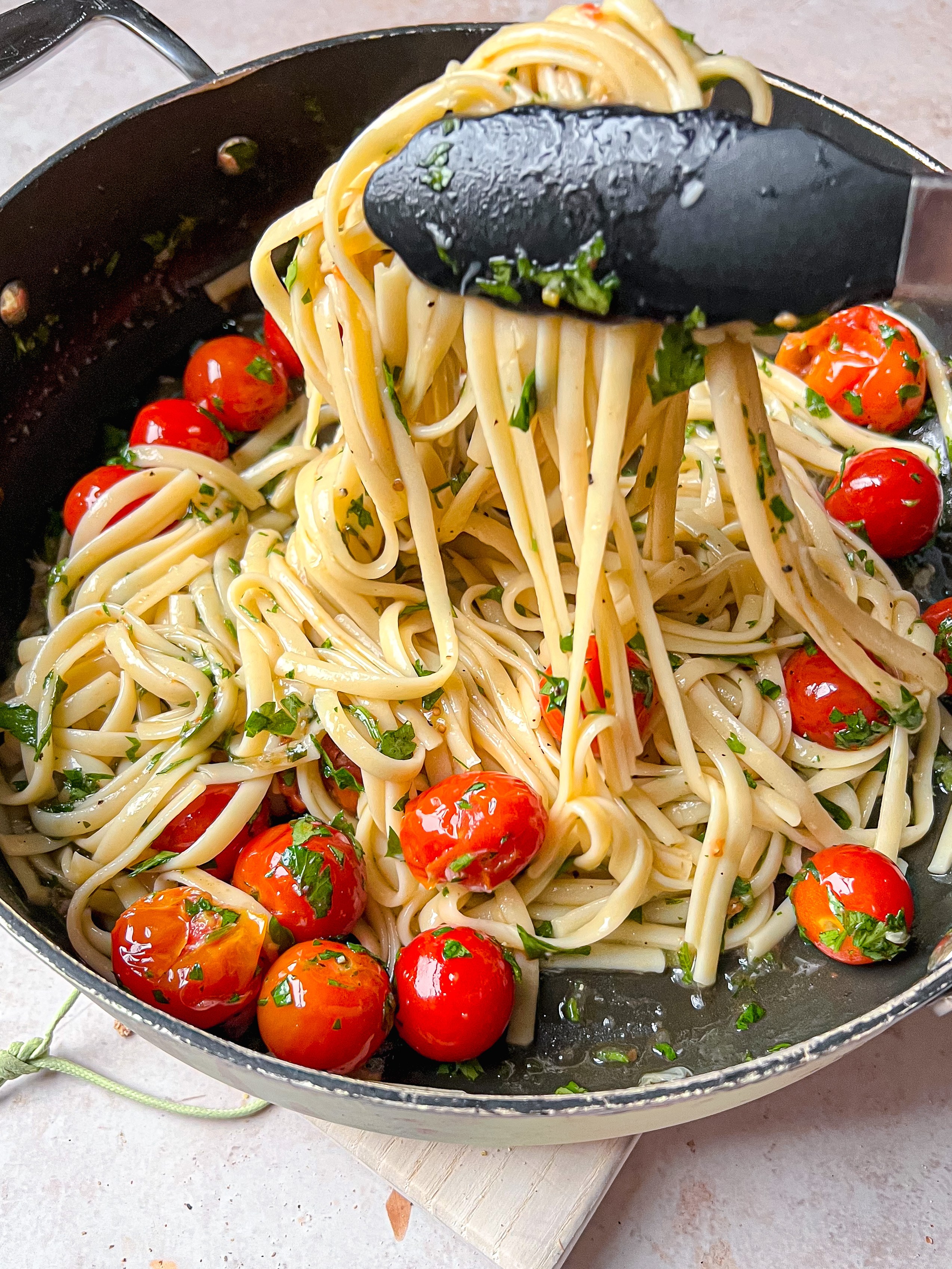 5 Ingredient Garlic Spaghetti - Lucy & Lentils
