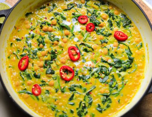 Easy Spinach and Chickpea Vegan Curry